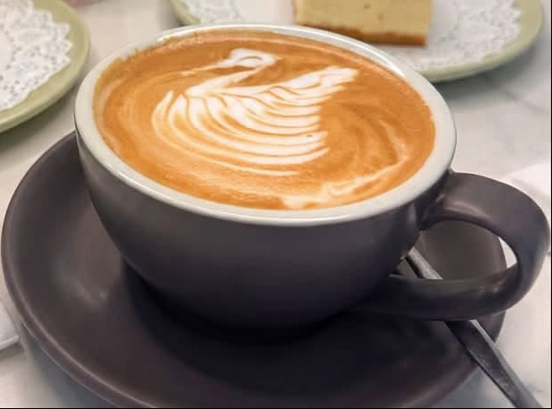 Swan latte art flat white made by Aleshanee